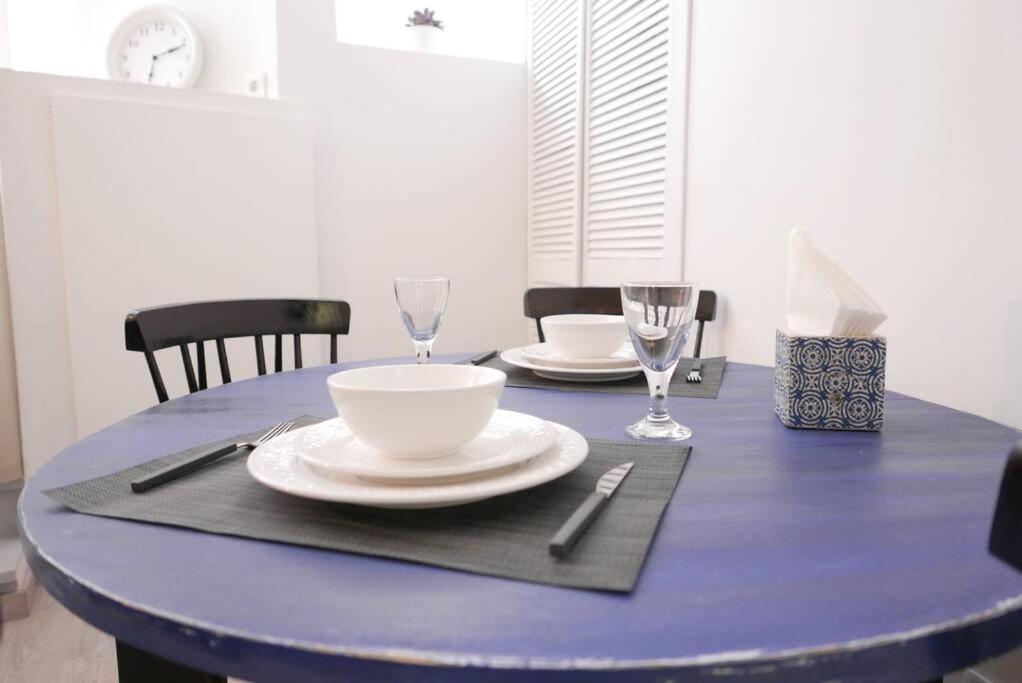 Alfama's Hidden Terrace Gem Lisboa